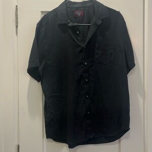 Men’s untuckit black linen short sleeve shirt